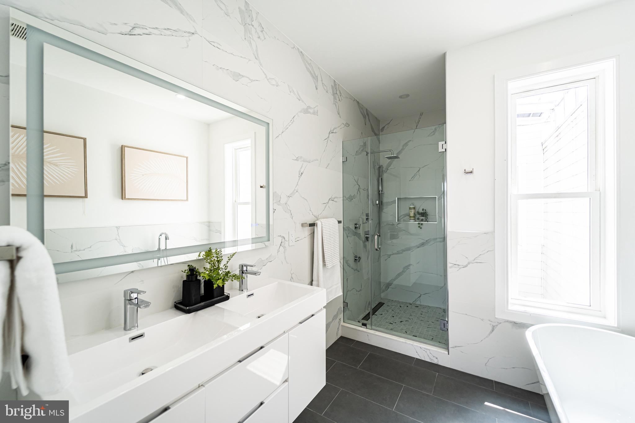 2517 ONTARIO ROAD NW PH7