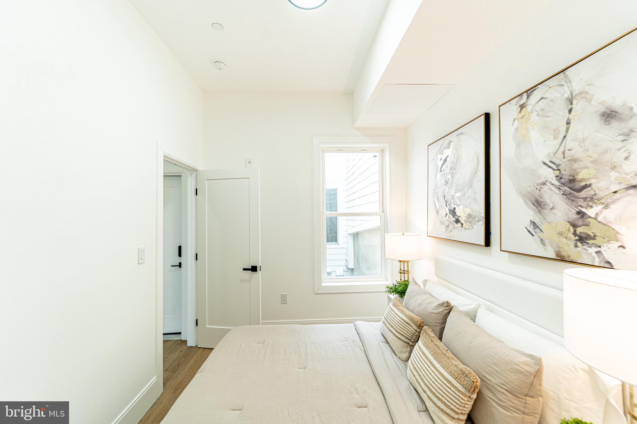 2517 ONTARIO ROAD NW PH7