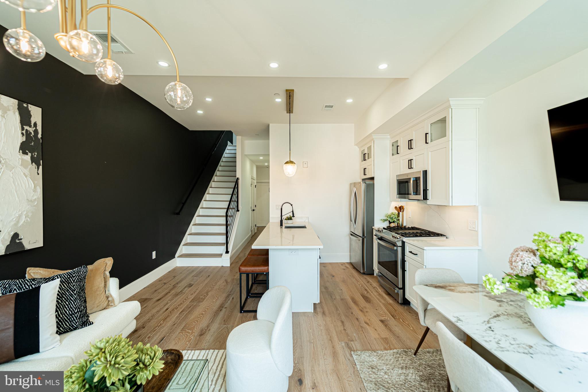 2517 ONTARIO ROAD NW PH7