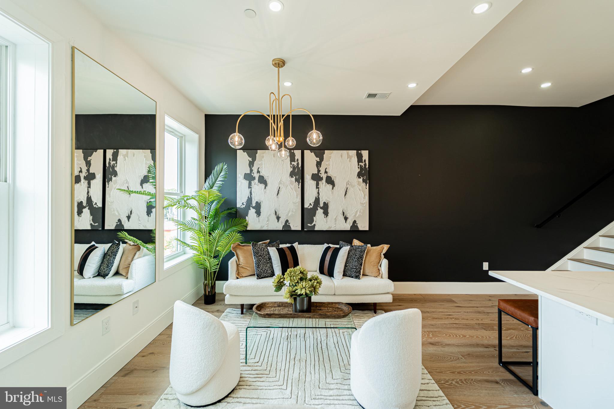 2517 ONTARIO ROAD NW PH7