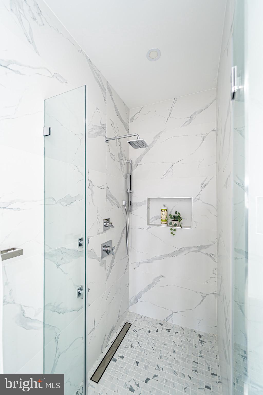 2517 ONTARIO ROAD NW PH7