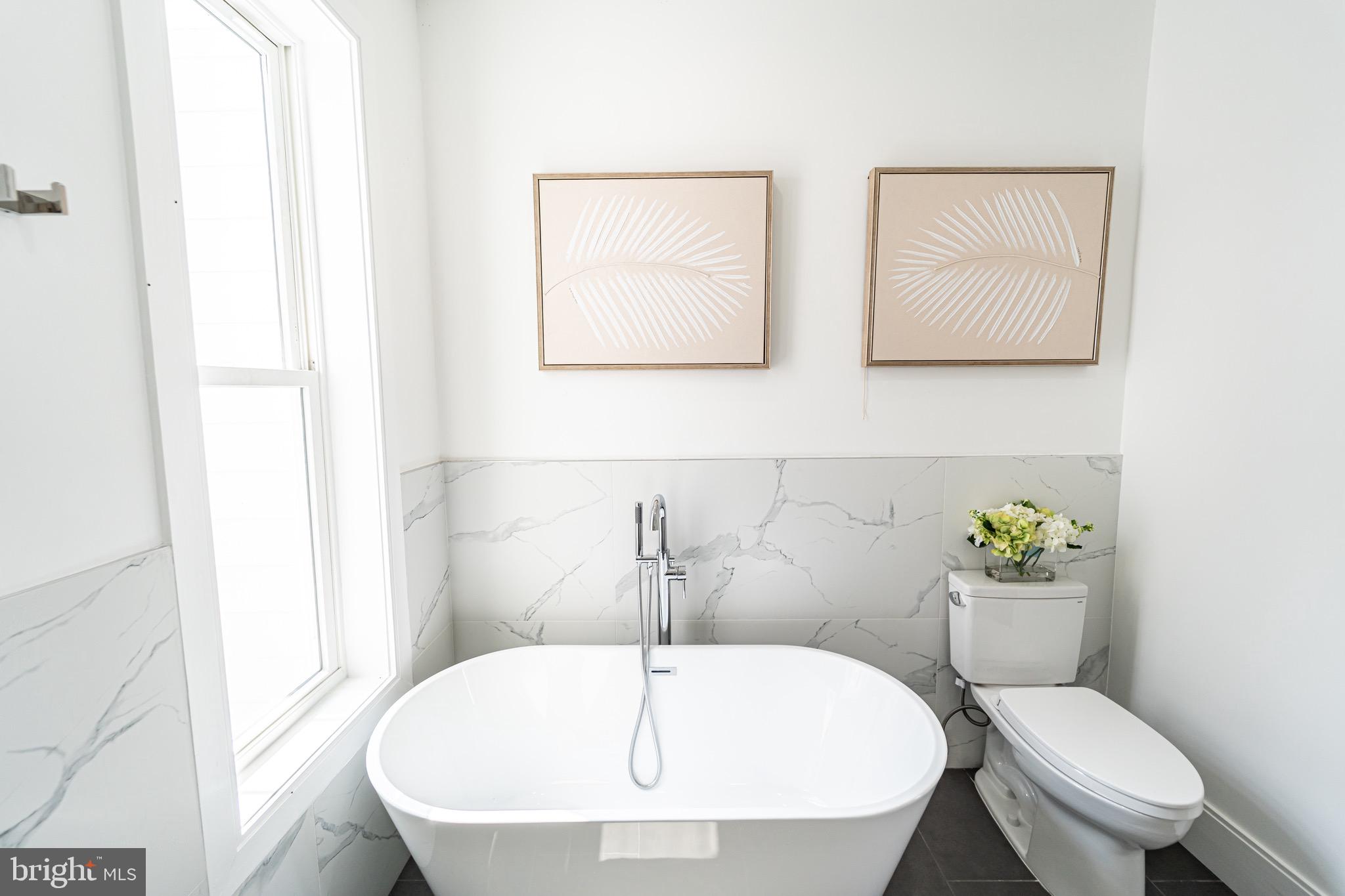 2517 ONTARIO ROAD NW PH7