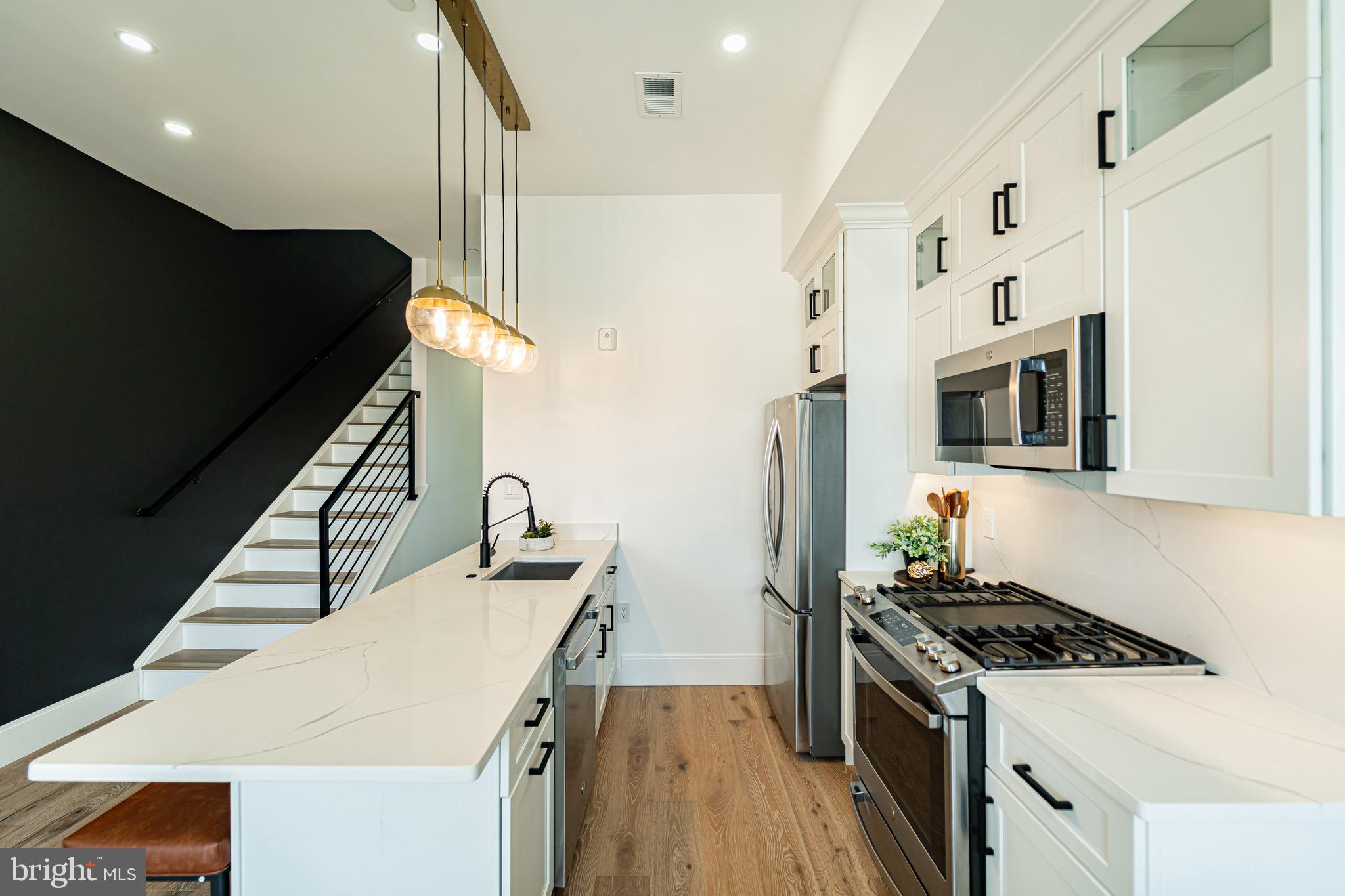 2517 ONTARIO ROAD NW PH7