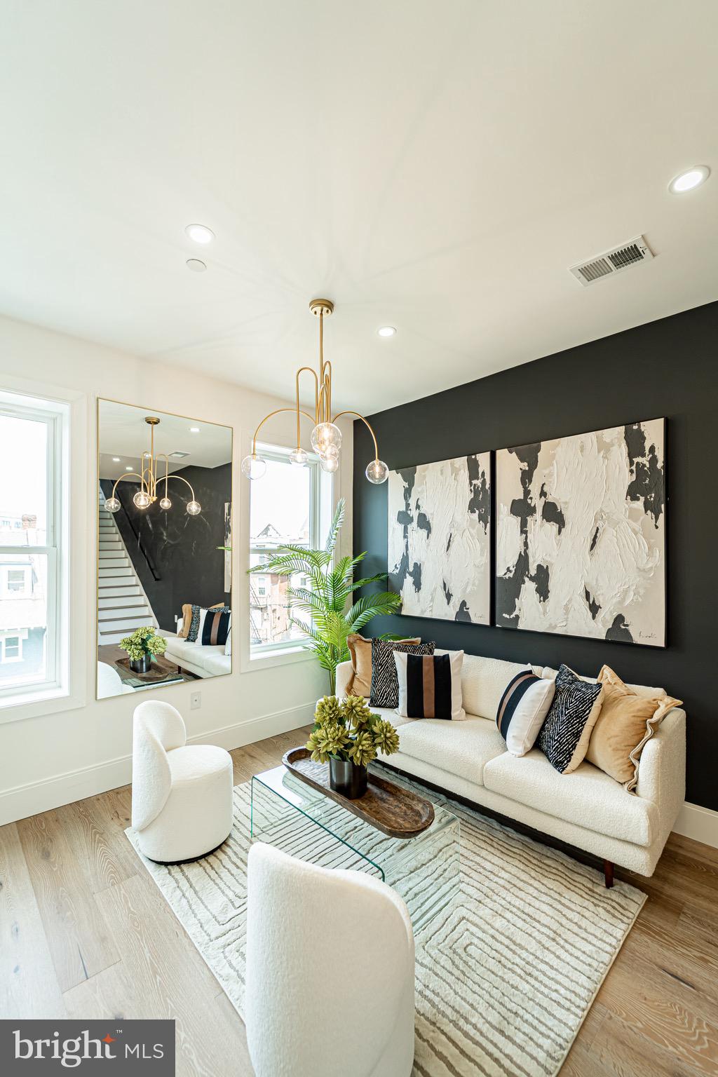 2517 ONTARIO ROAD NW PH7