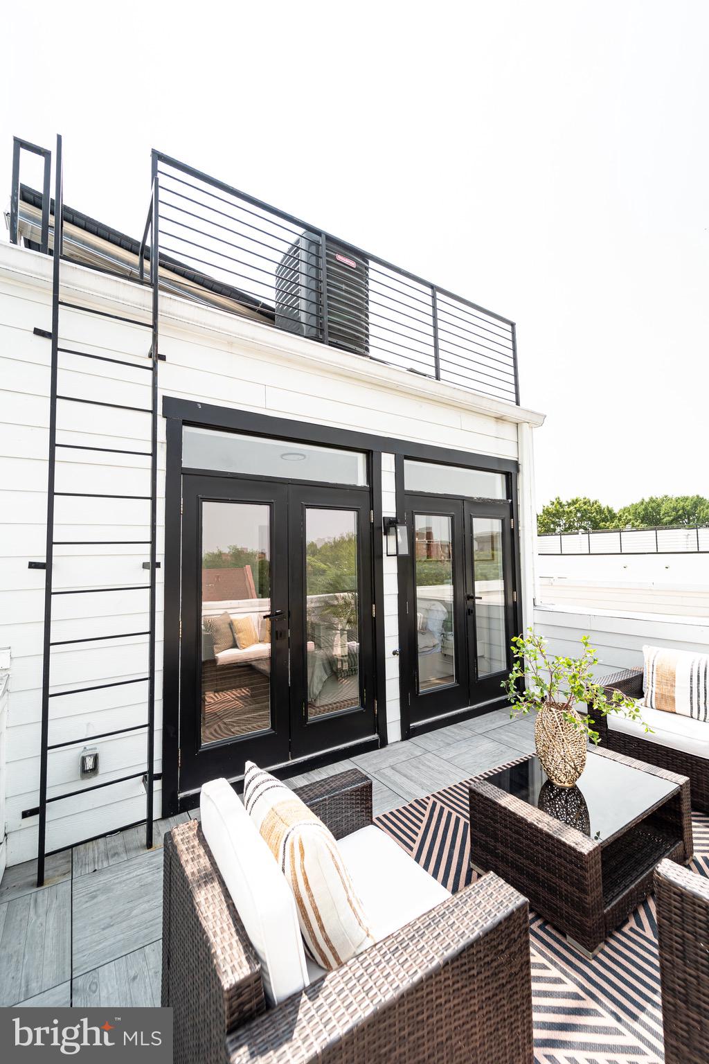 2517 ONTARIO ROAD NW PH7