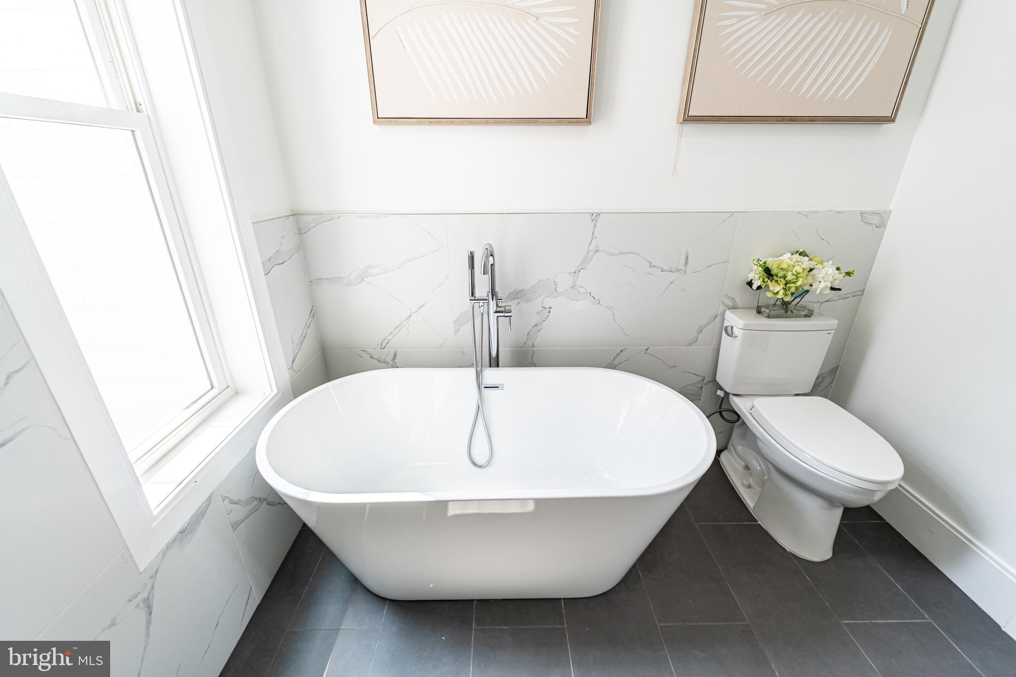 2517 ONTARIO ROAD NW PH7