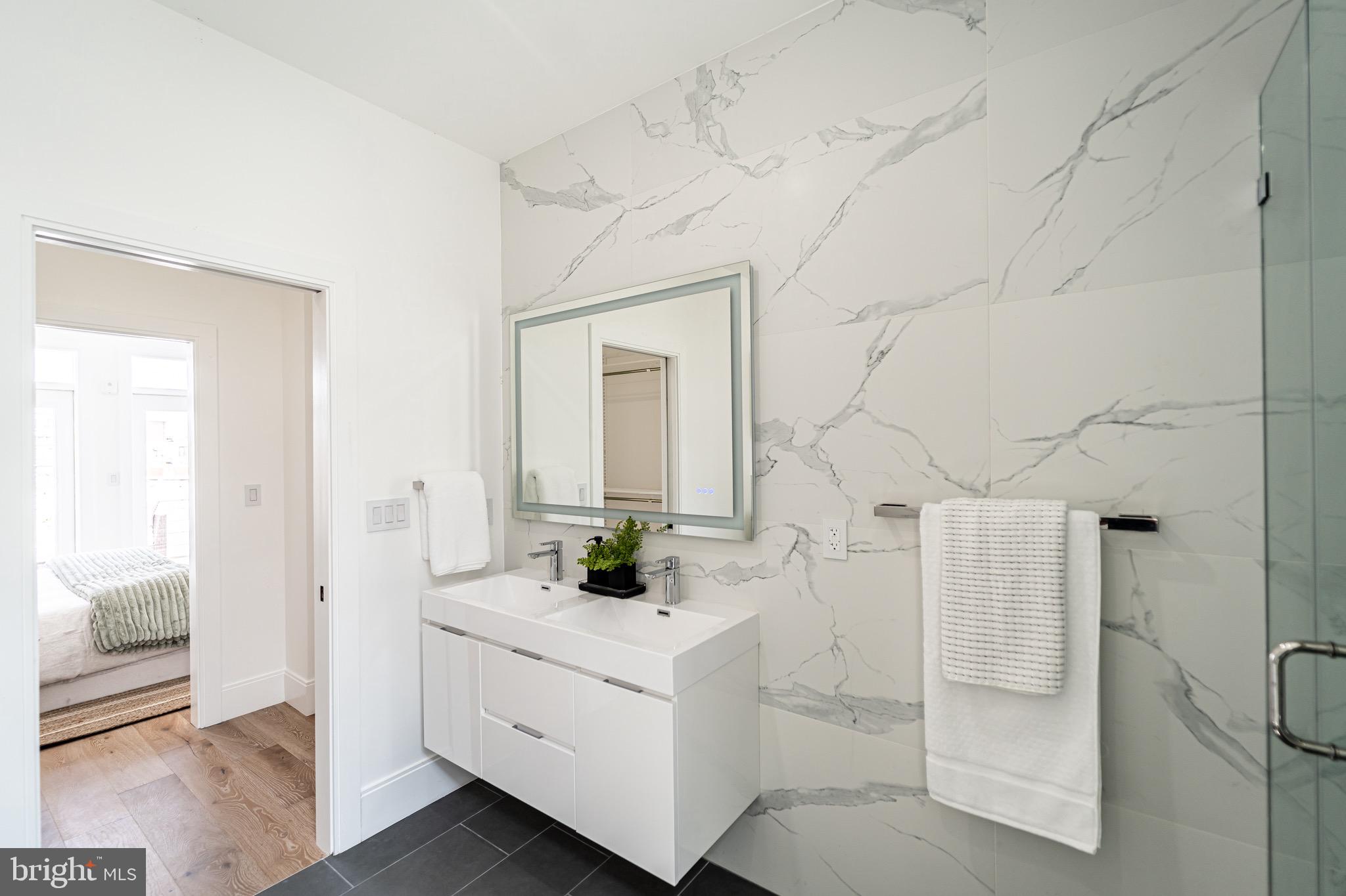 2517 ONTARIO ROAD NW PH7