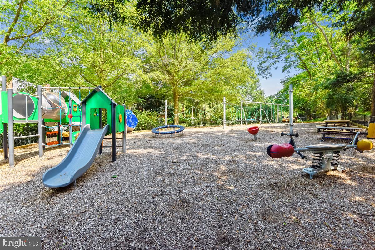 4046 CHANCERY COURT NW