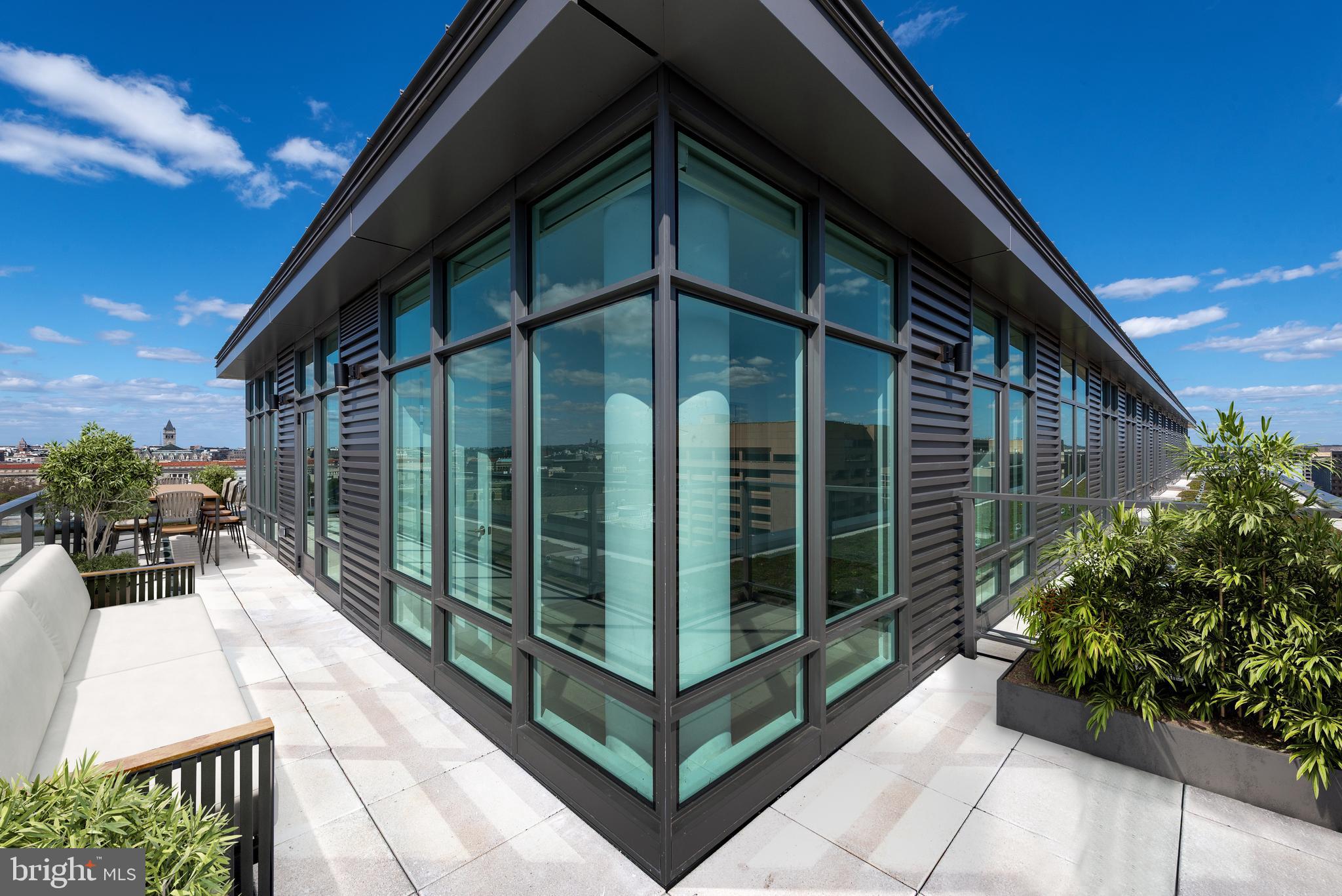 300 12TH STREET SW PH05