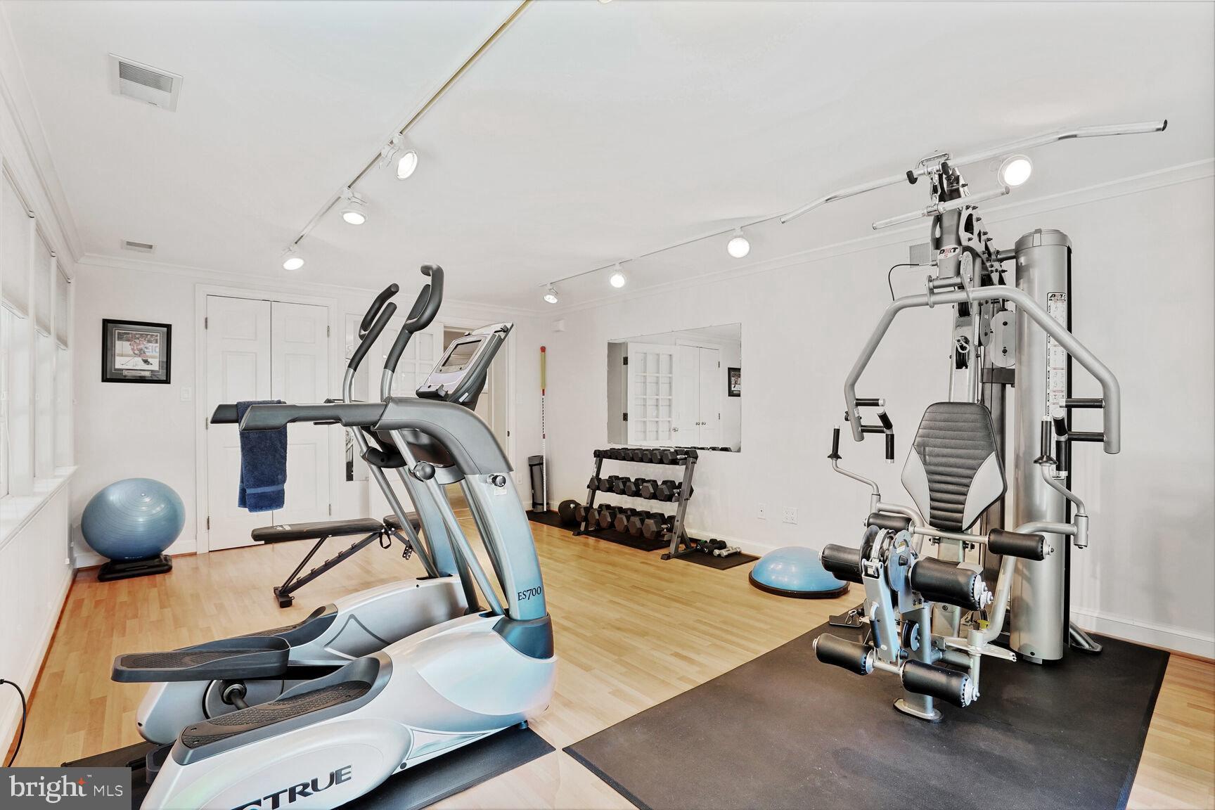 5053 SEDGWICK STREET NW