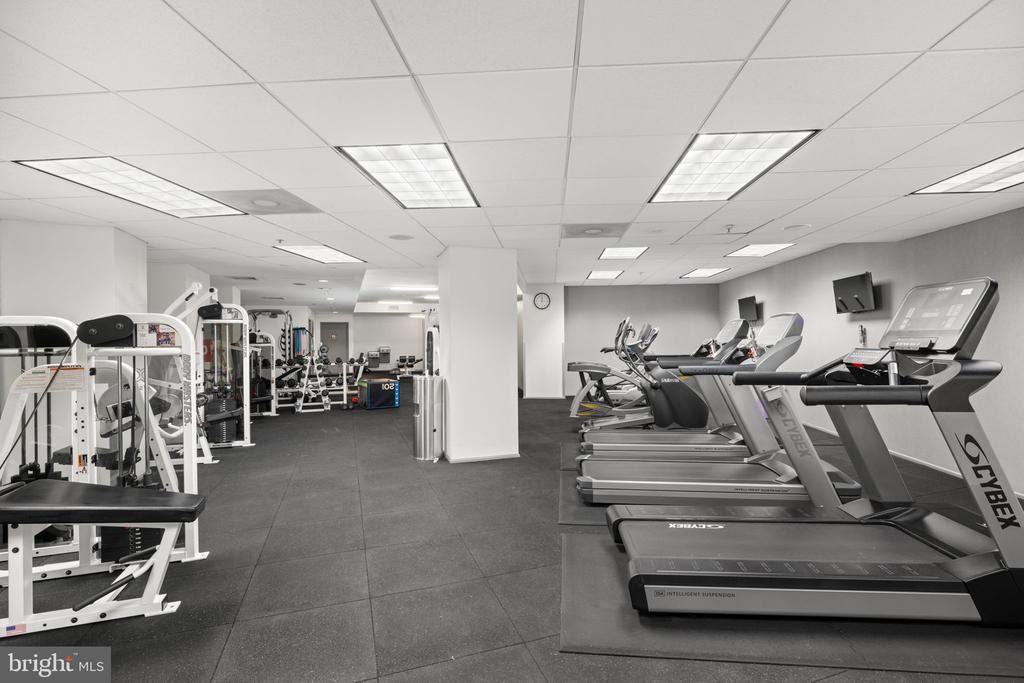 400 MASSACHUSETTS AVENUE NW 221