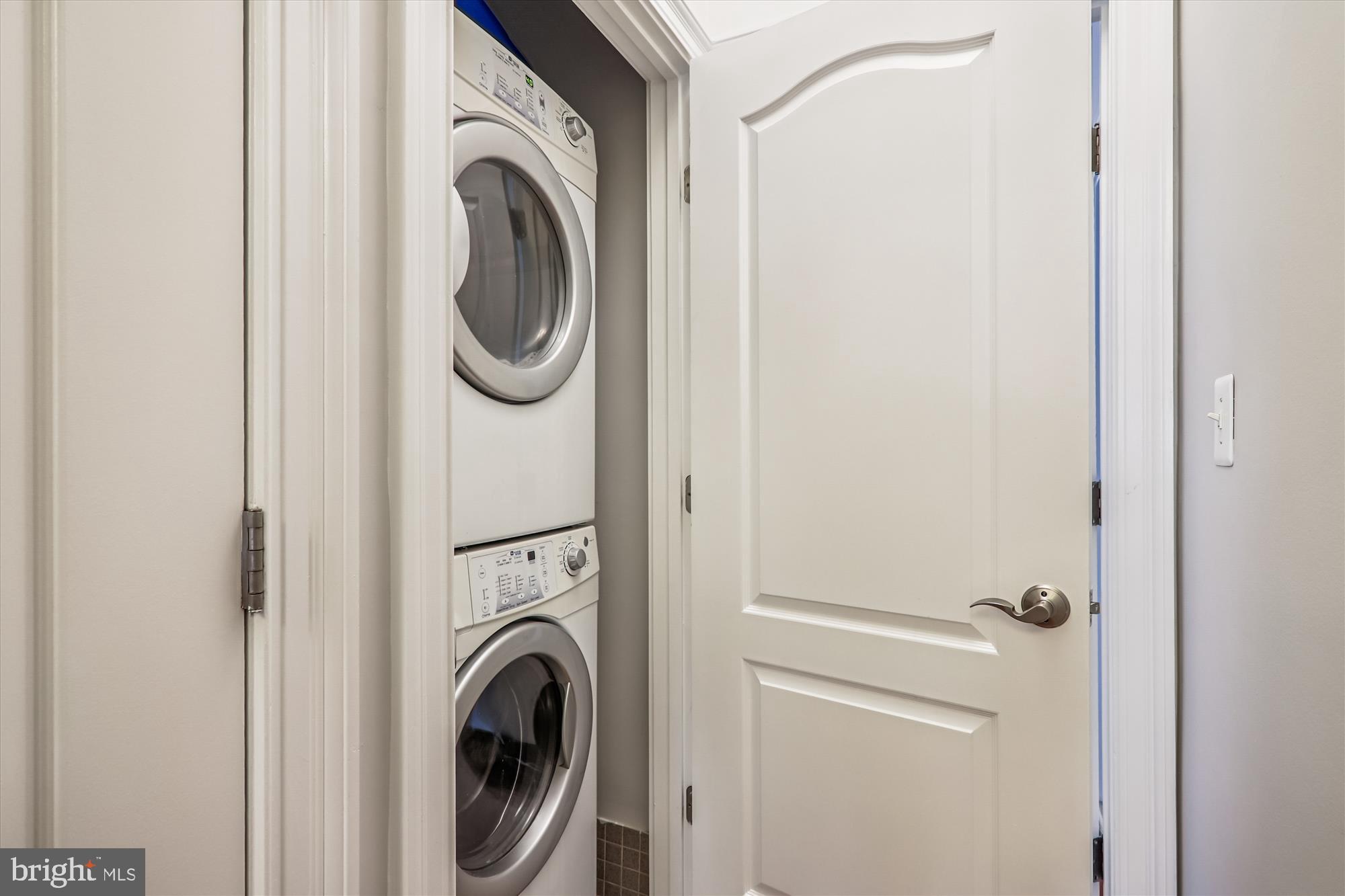 1423 CLIFTON STREET NW 4