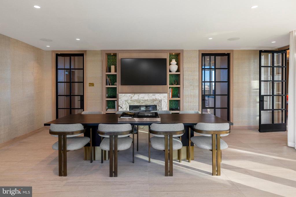 300 12TH STREET SW PH03