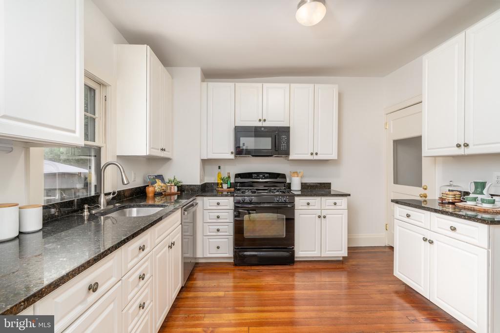 3819 1/2 WOODLEY ROAD NW