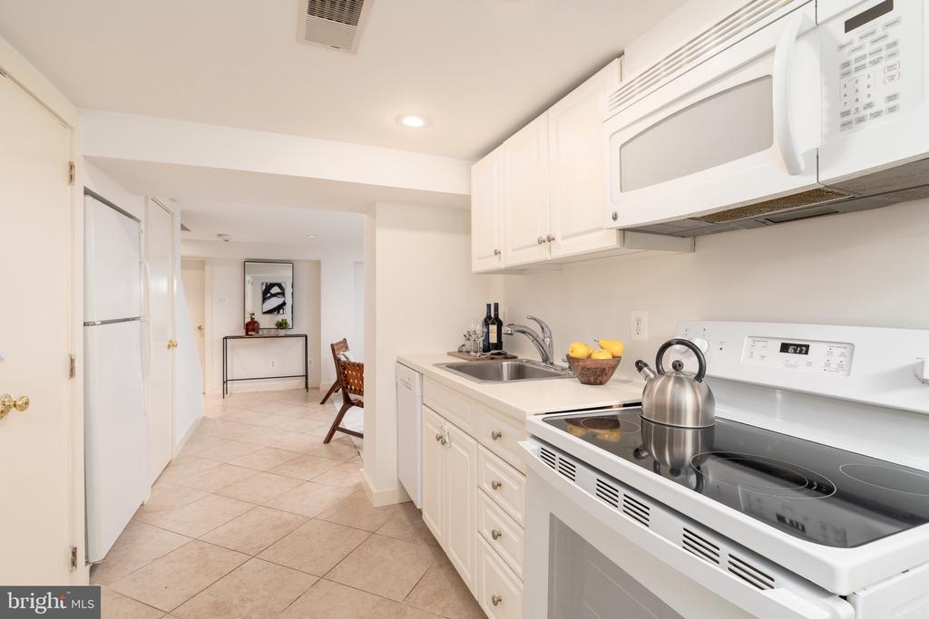 3819 1/2 WOODLEY ROAD NW