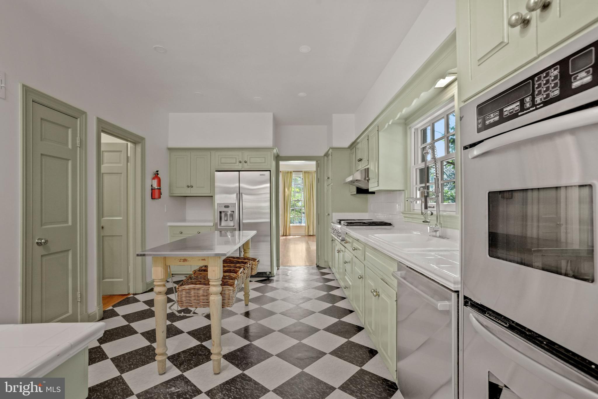 4925 WEAVER TERRACE NW