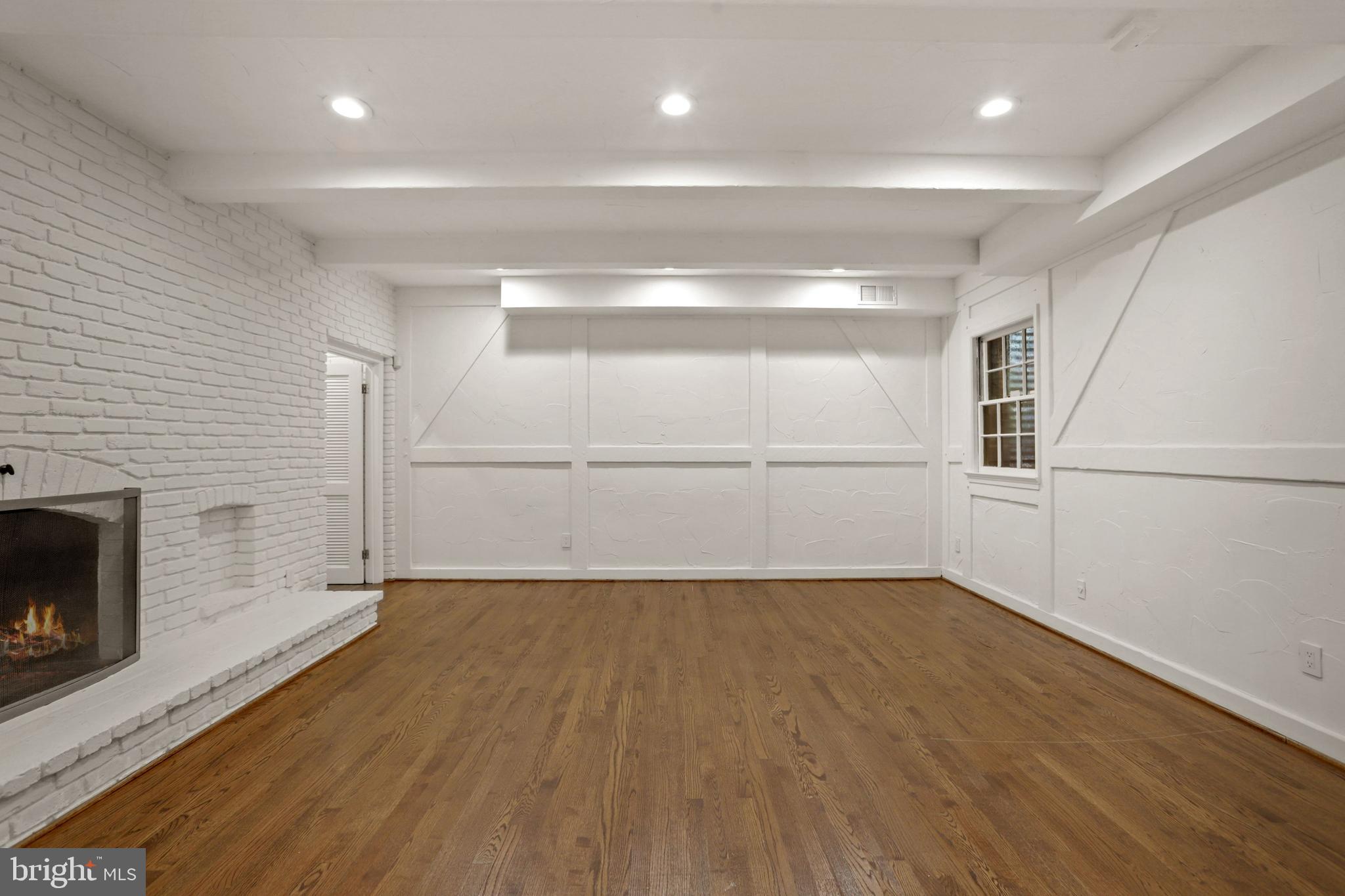 4925 WEAVER TERRACE NW