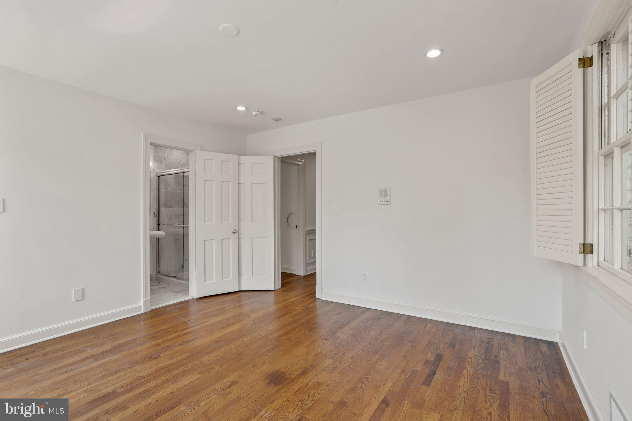 4925 WEAVER TERRACE NW