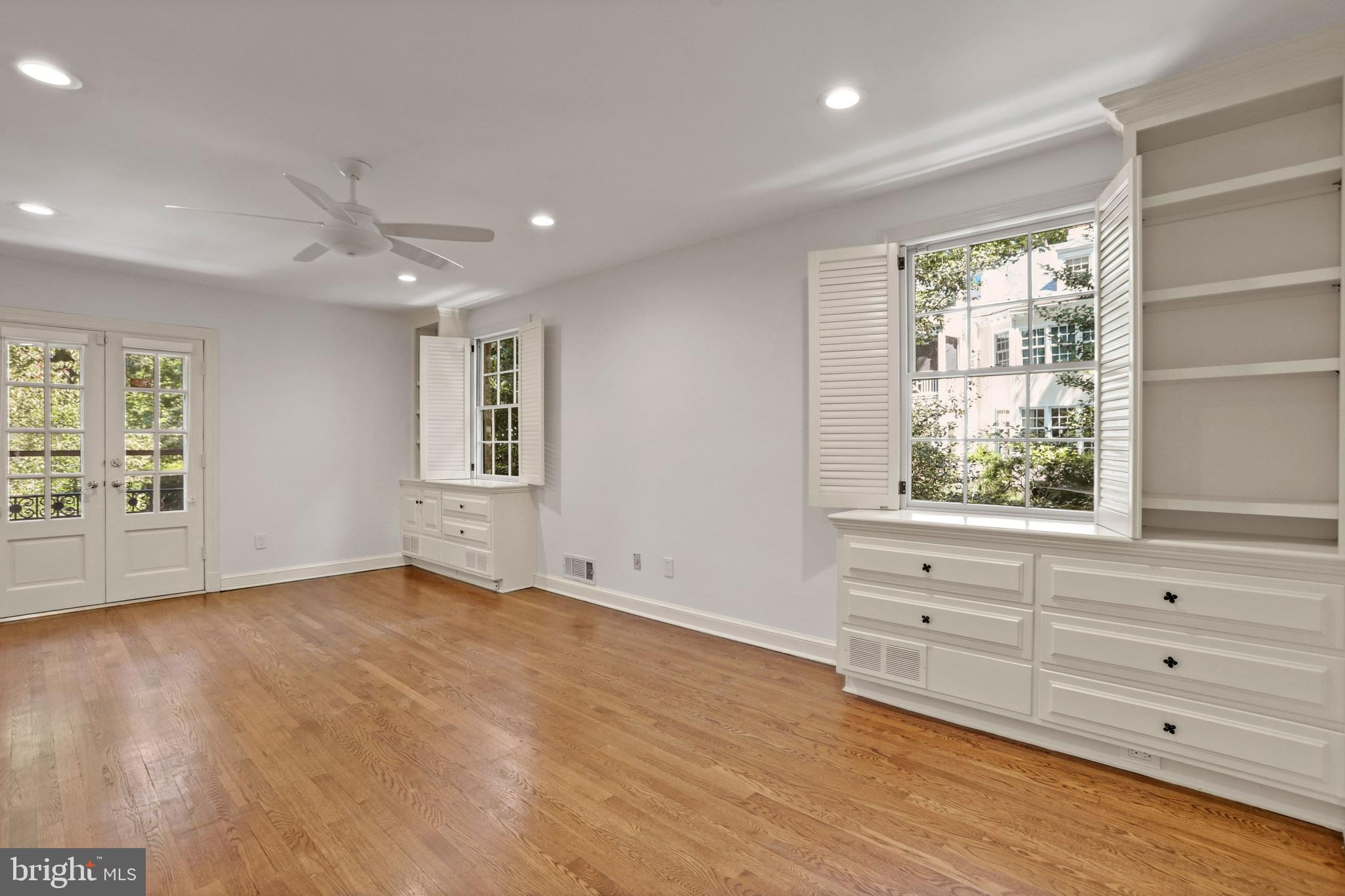 4925 WEAVER TERRACE NW