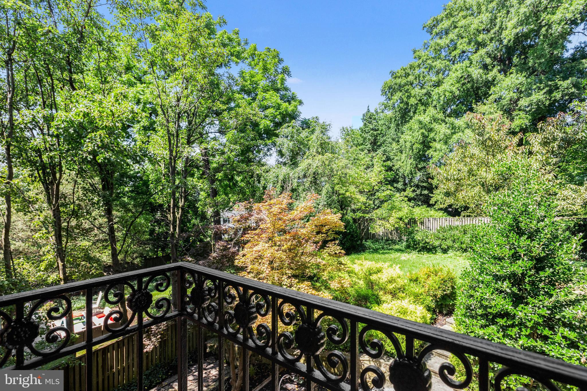 4925 WEAVER TERRACE NW