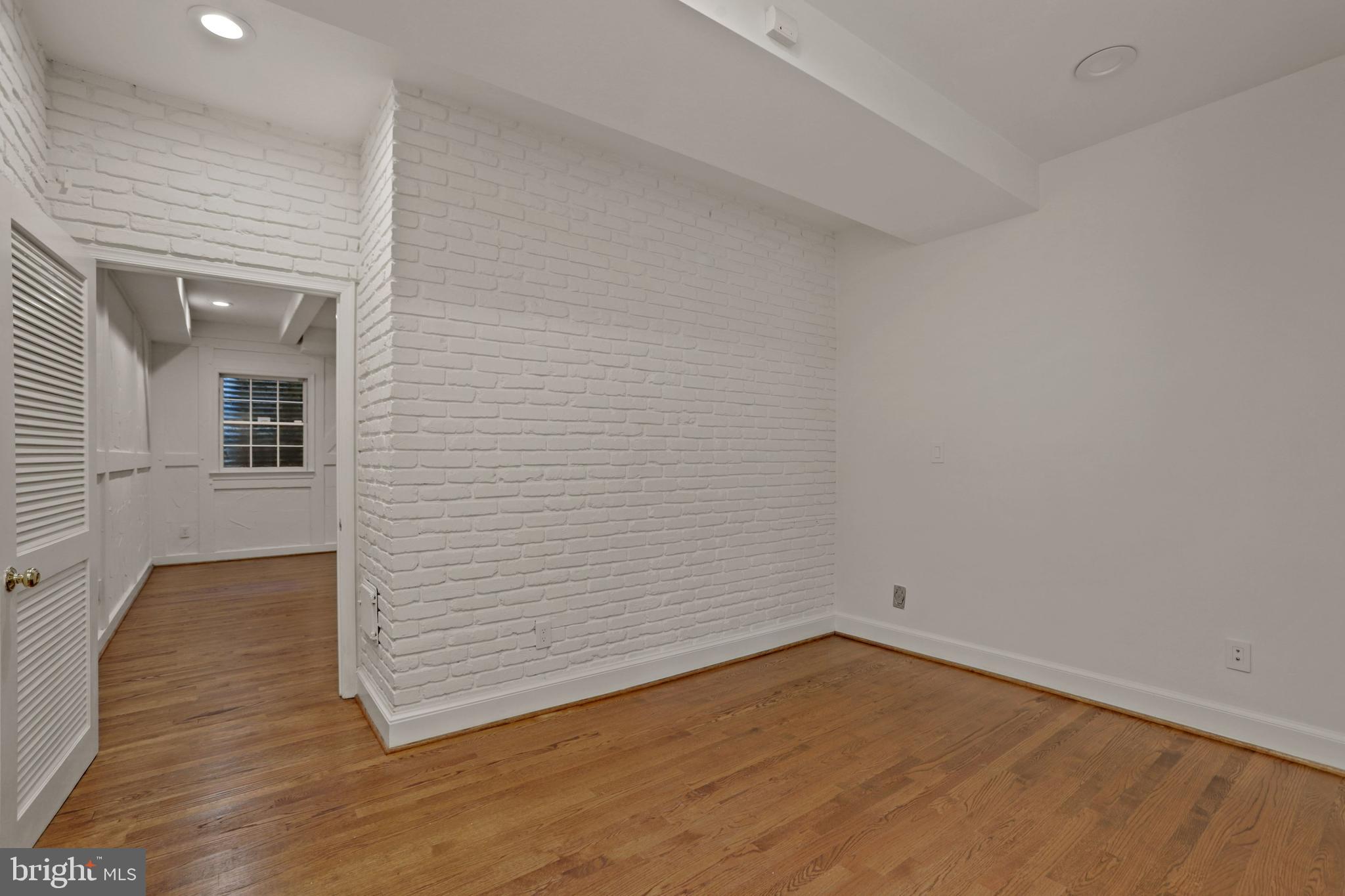 4925 WEAVER TERRACE NW