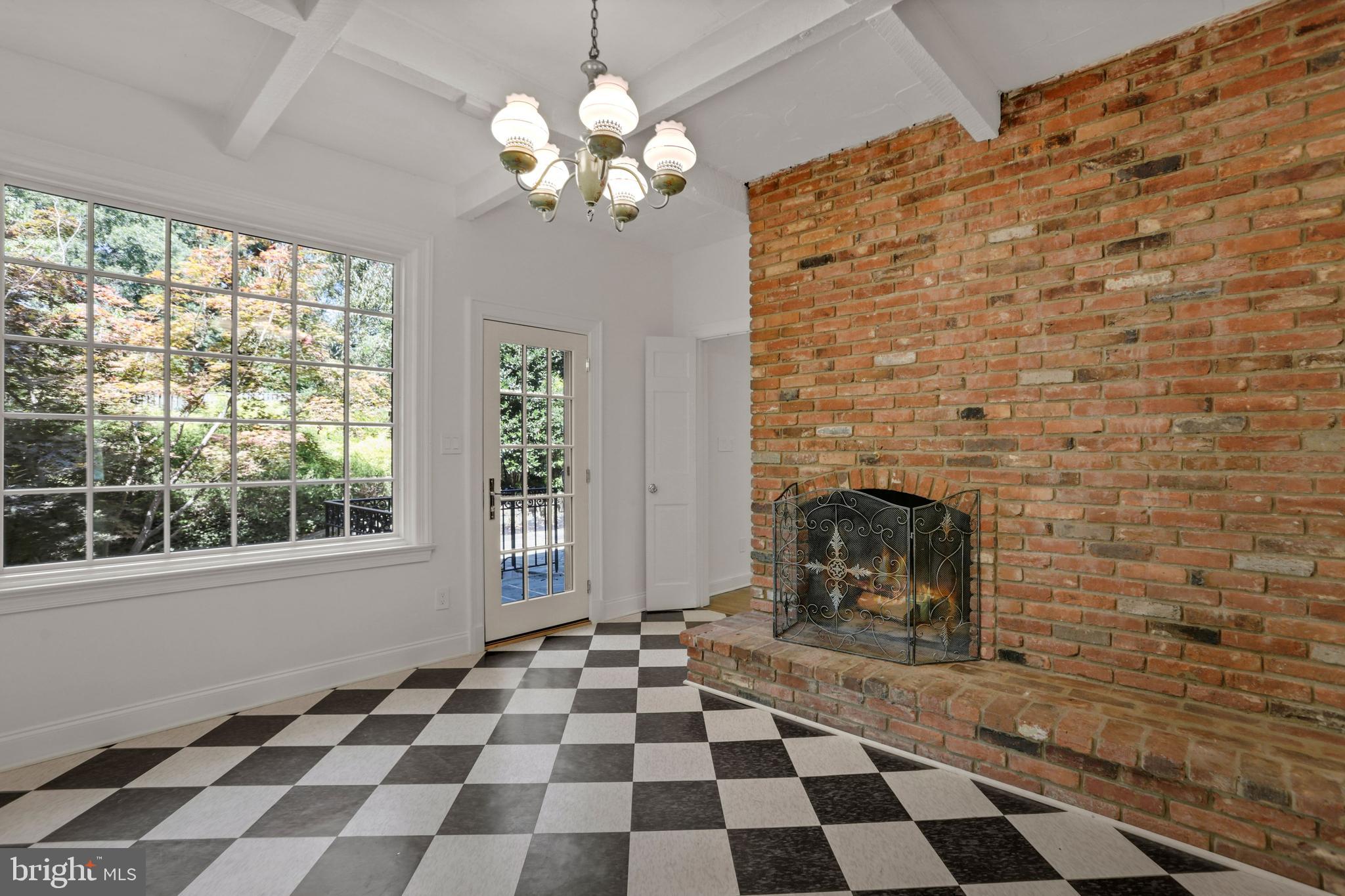 4925 WEAVER TERRACE NW