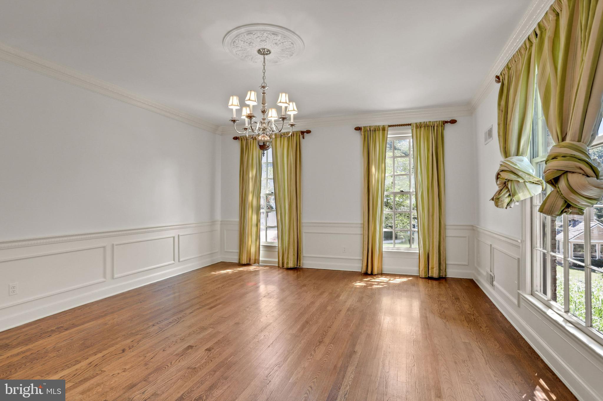 4925 WEAVER TERRACE NW