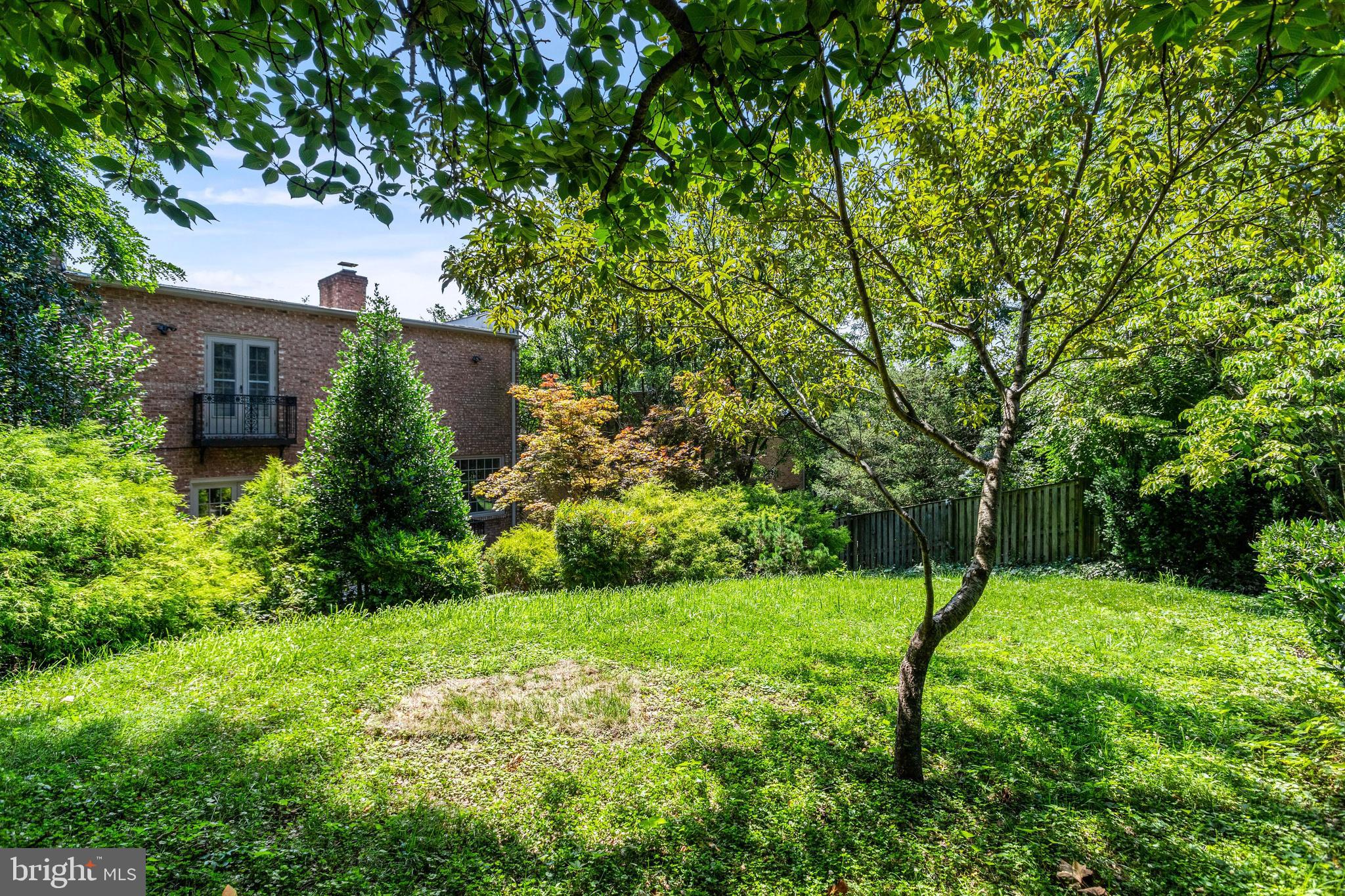 4925 WEAVER TERRACE NW