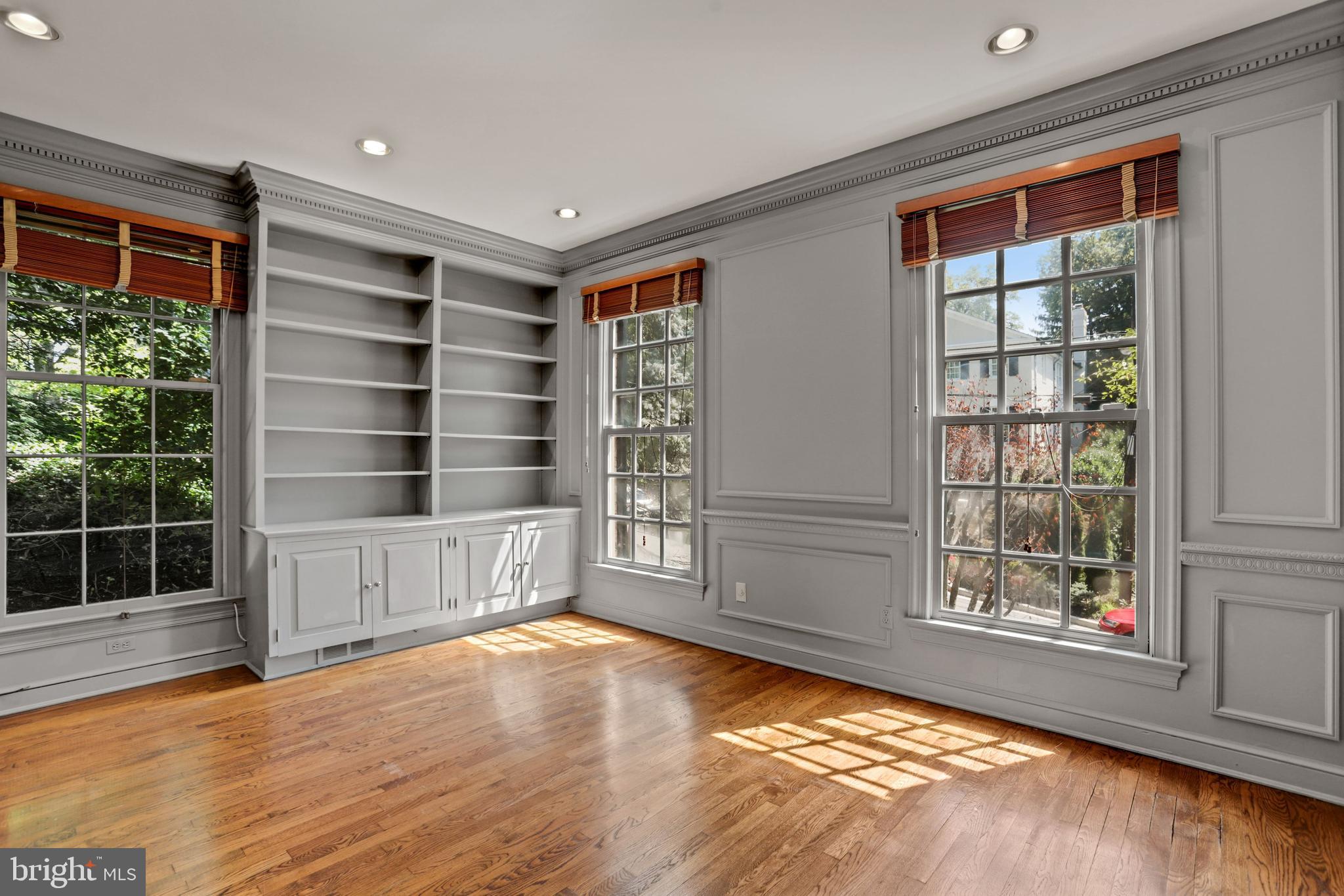 4925 WEAVER TERRACE NW