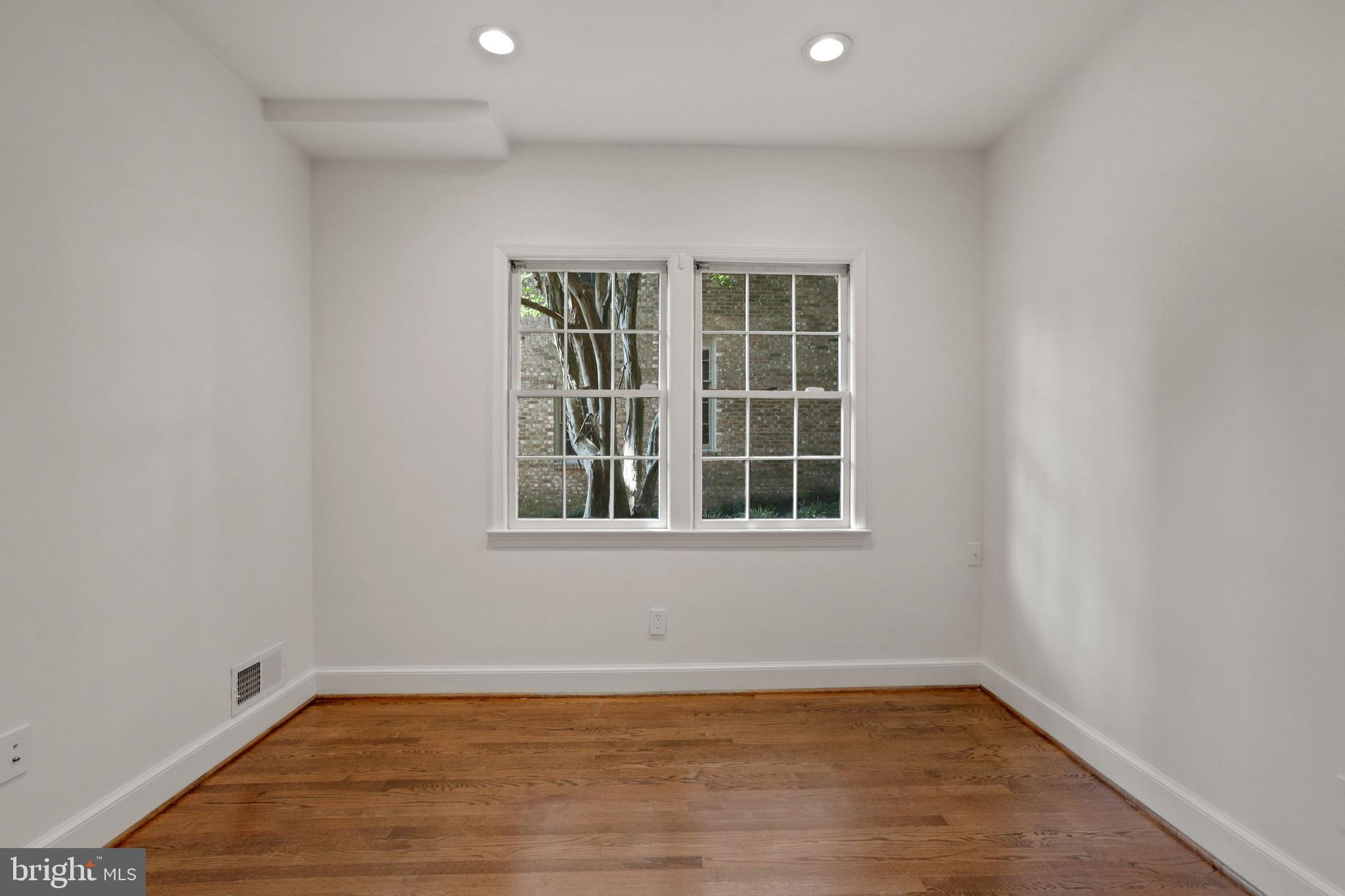 4925 WEAVER TERRACE NW