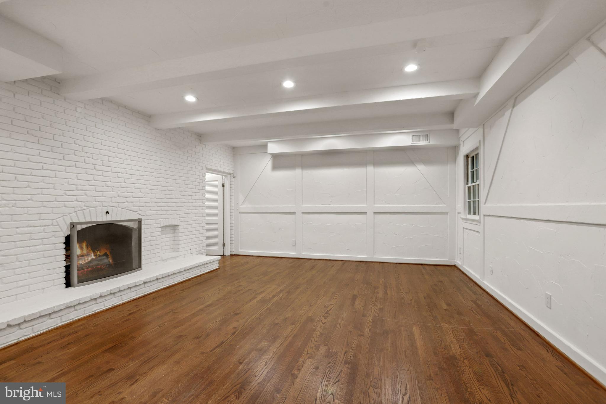 4925 WEAVER TERRACE NW