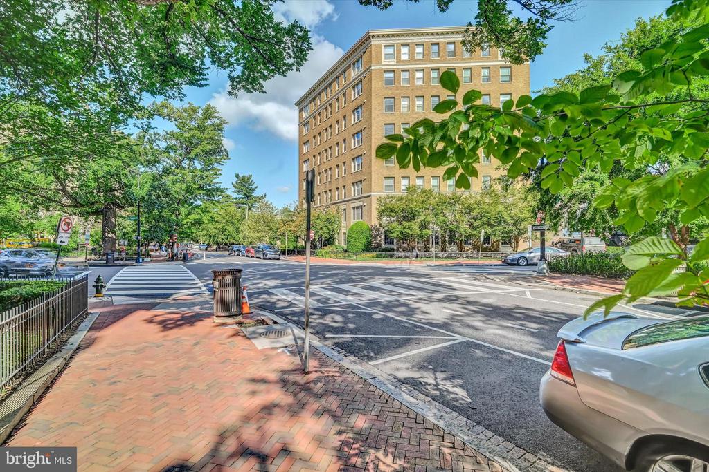 1621 T STREET NW 402