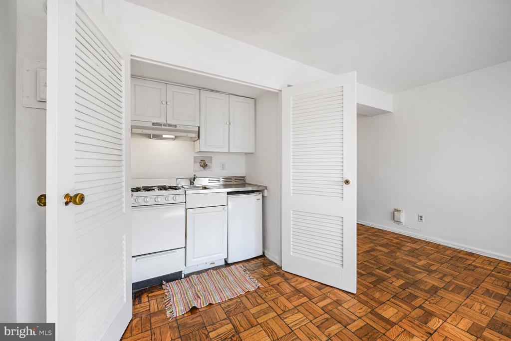 1801 CLYDESDALE PLACE NW 407