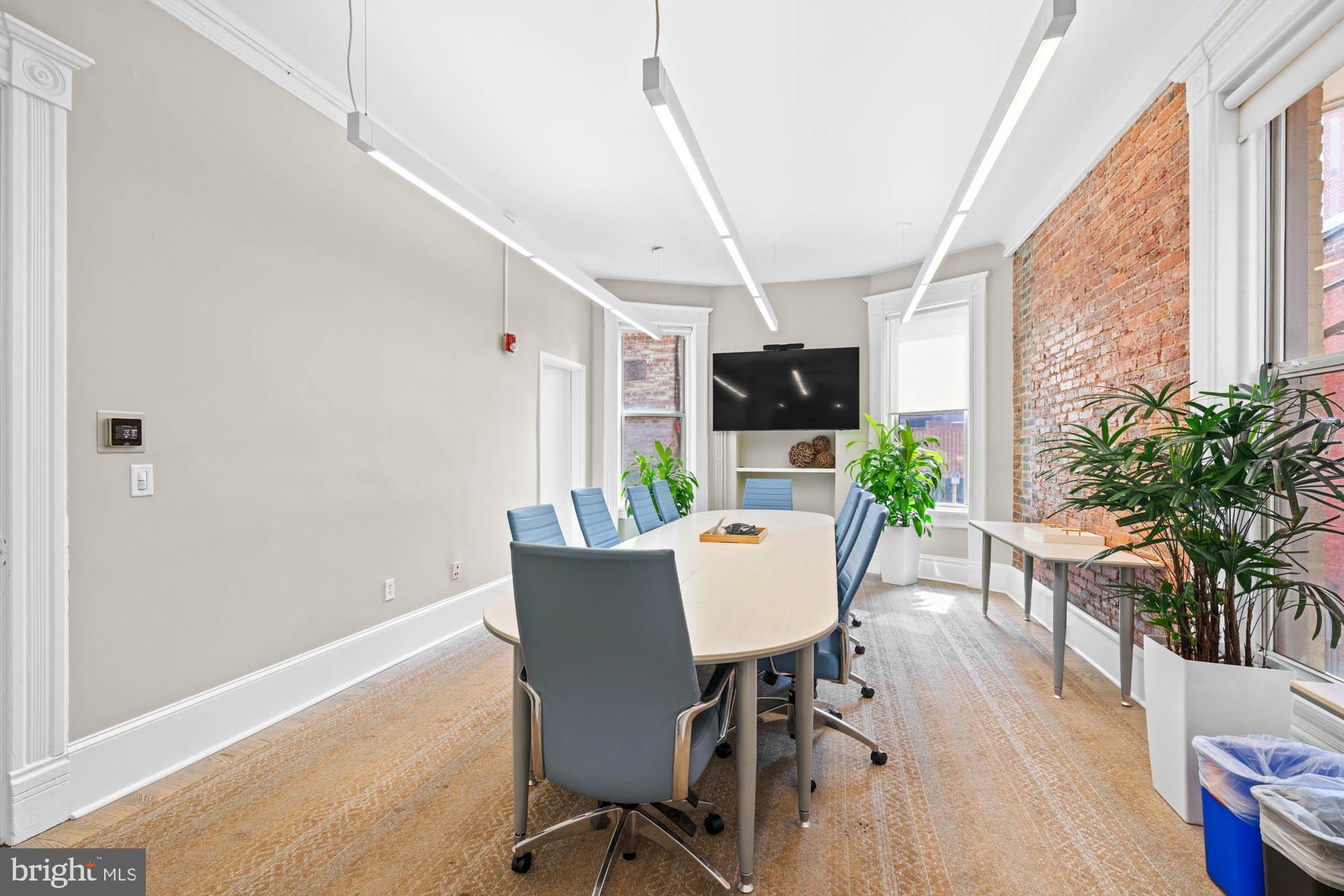 2008 HILLYER PLACE NW