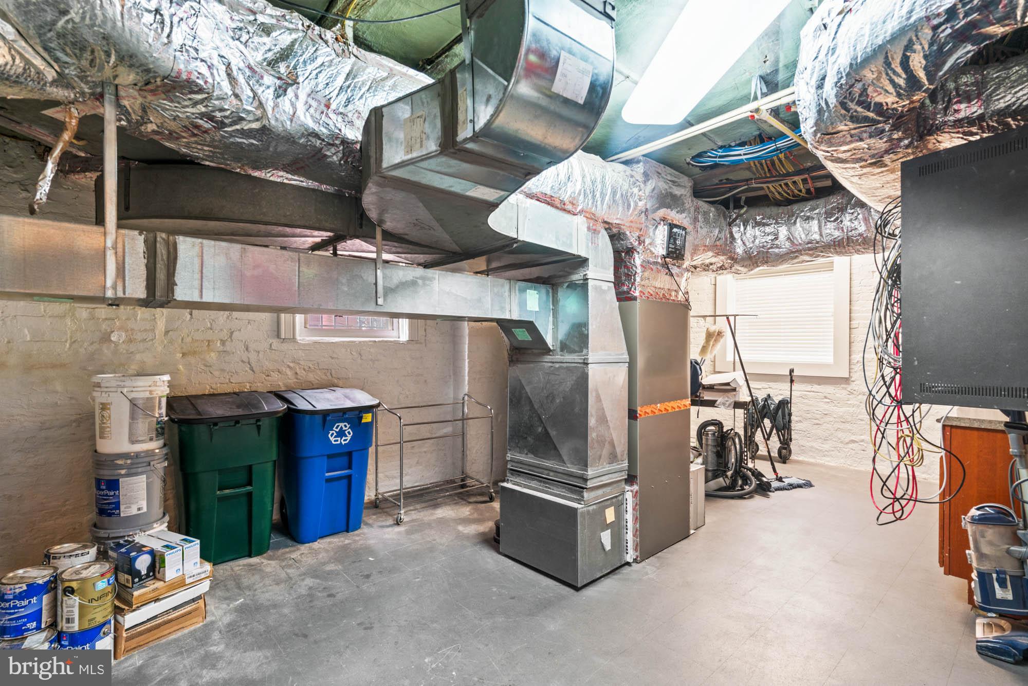 2008 HILLYER PLACE NW