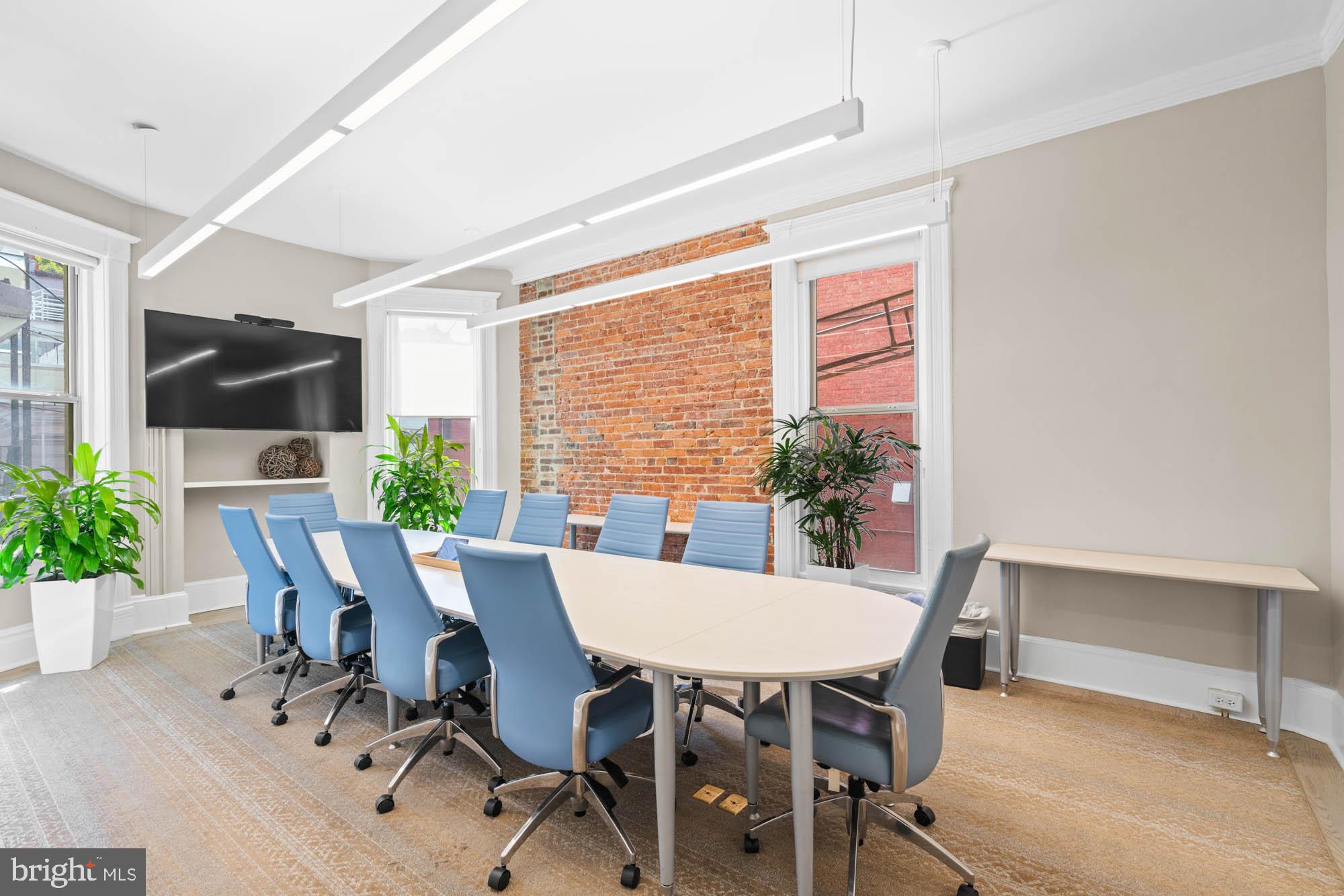 2008 HILLYER PLACE NW