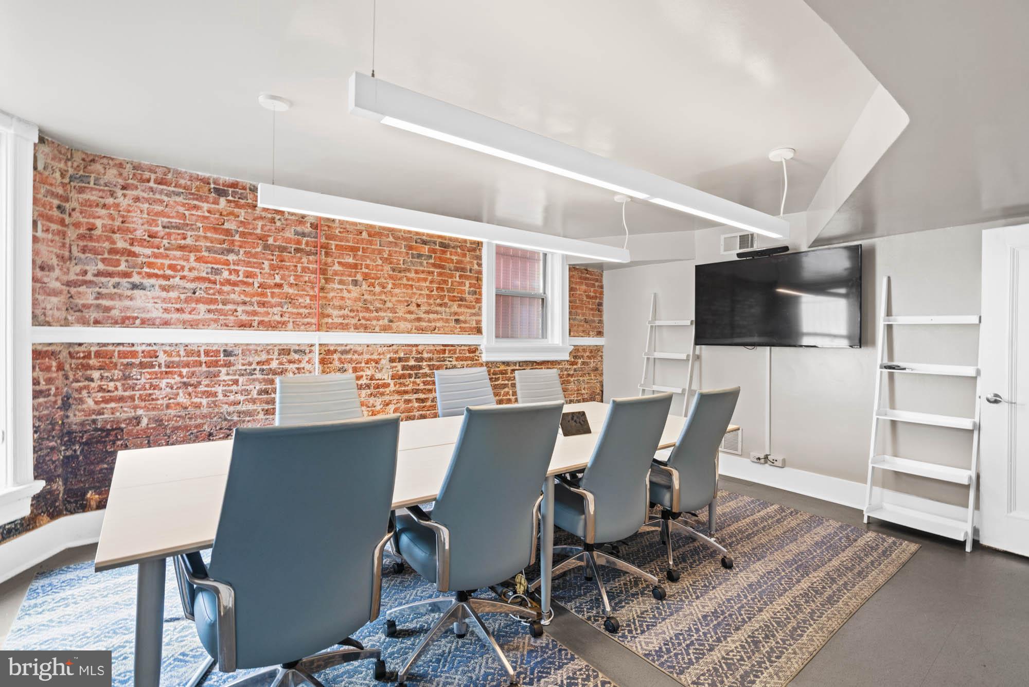 2008 HILLYER PLACE NW