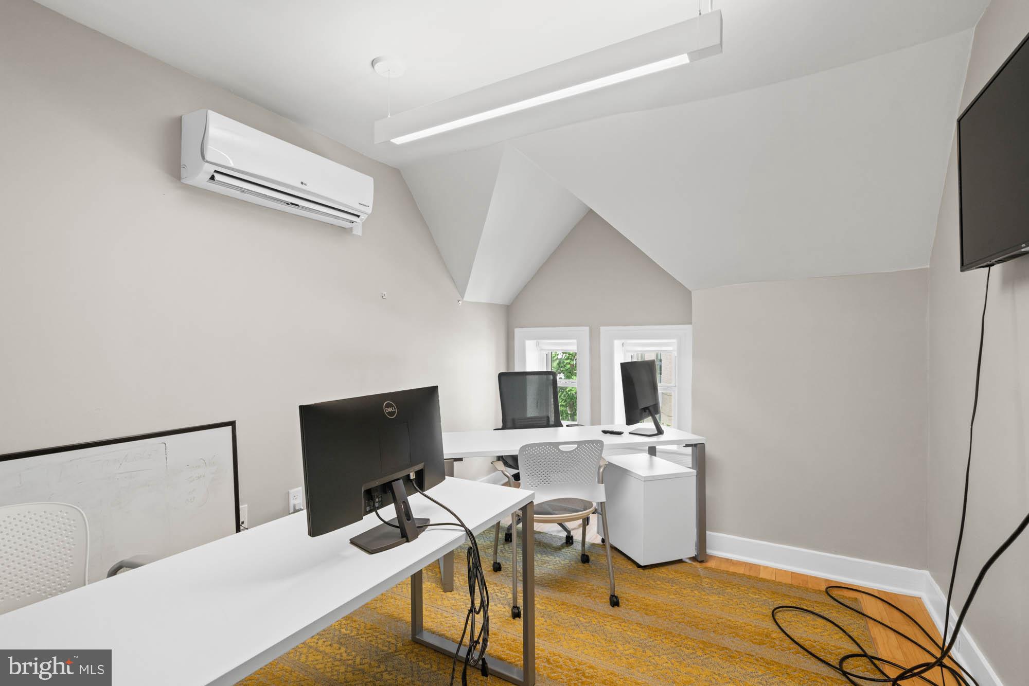 2008 HILLYER PLACE NW