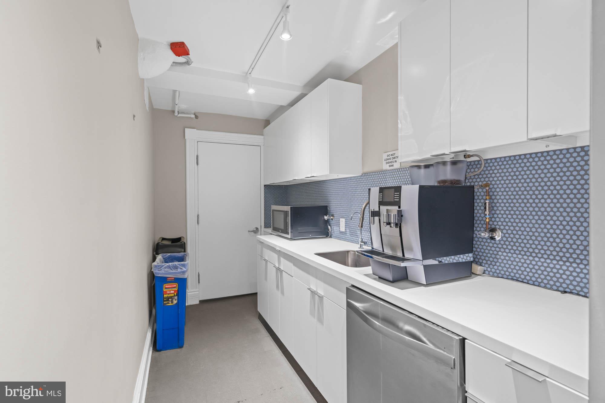 2008 HILLYER PLACE NW