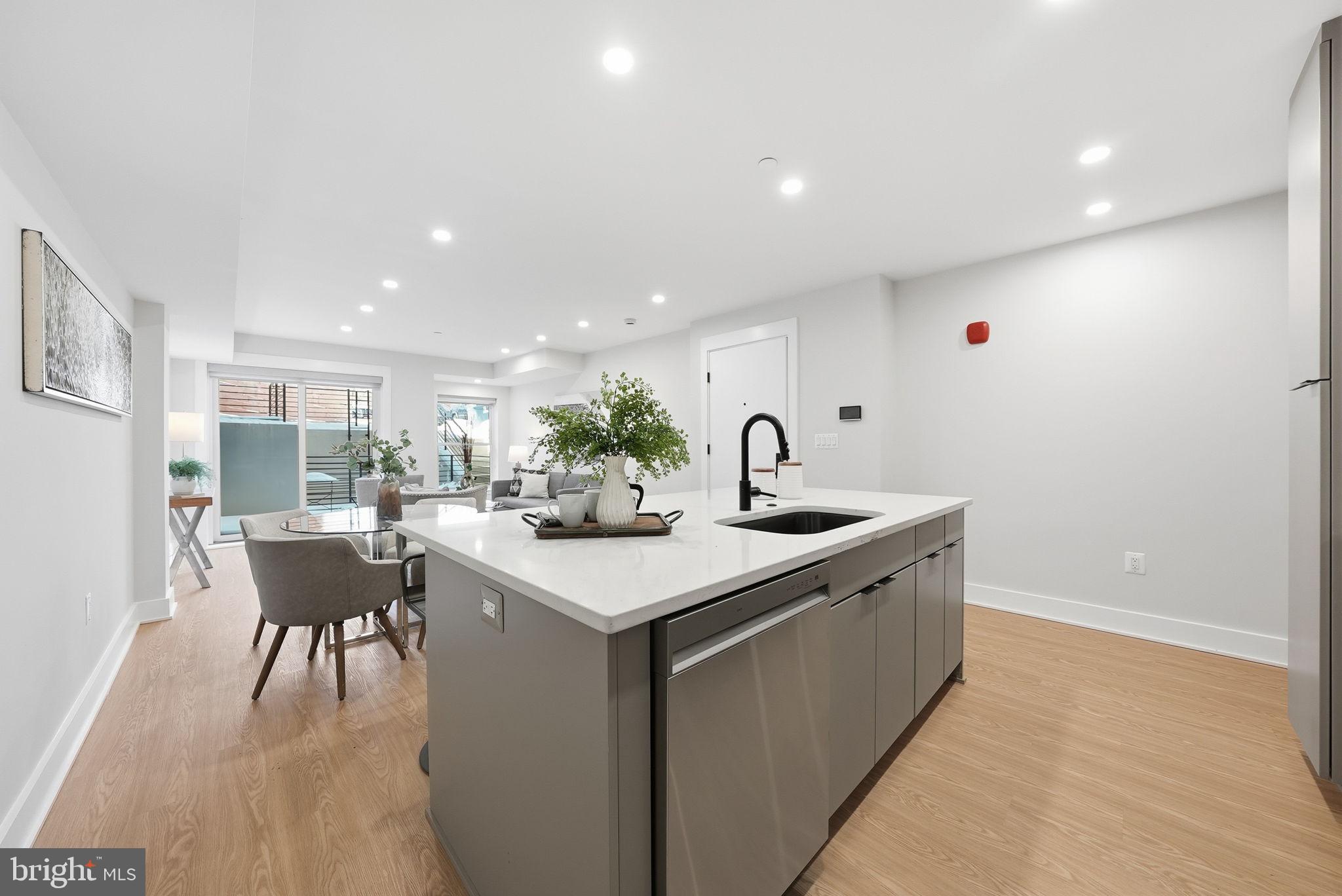 2134 WISCONSIN AVENUE NW 4