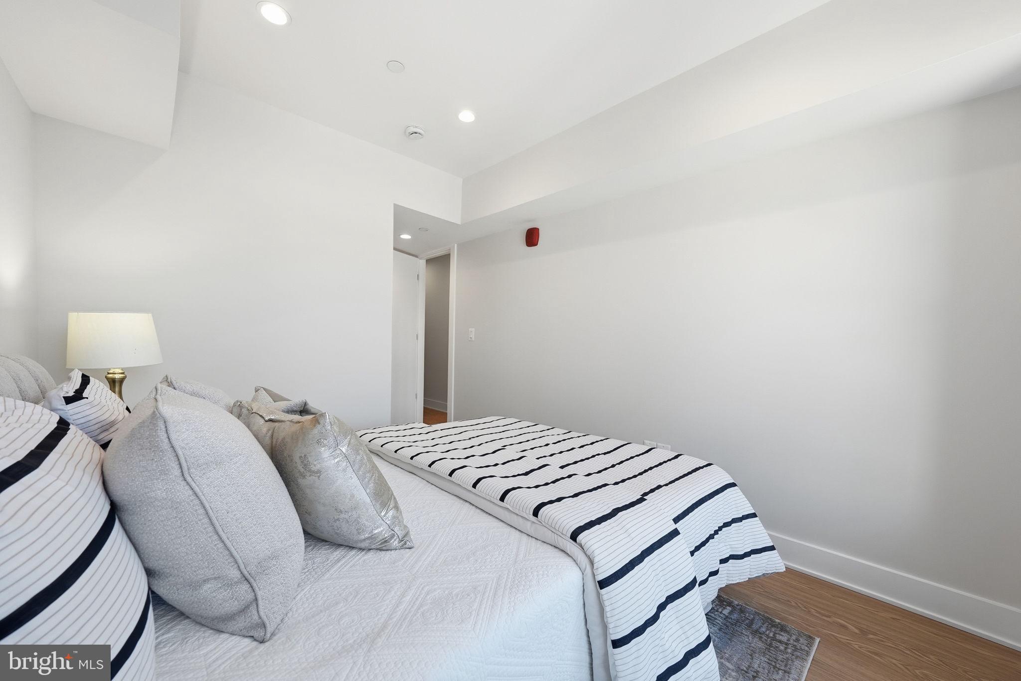 2134 WISCONSIN AVENUE NW 4