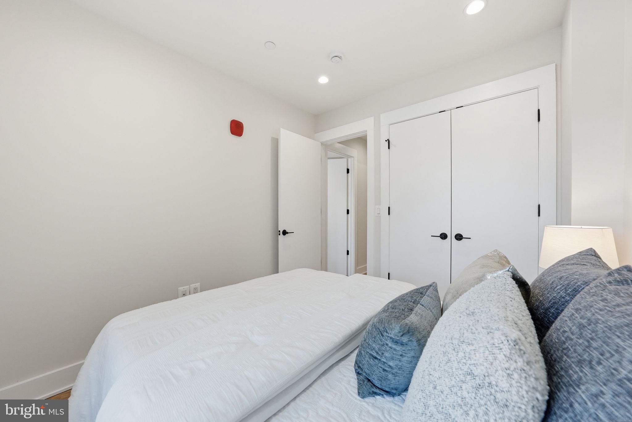 2134 WISCONSIN AVENUE NW 4