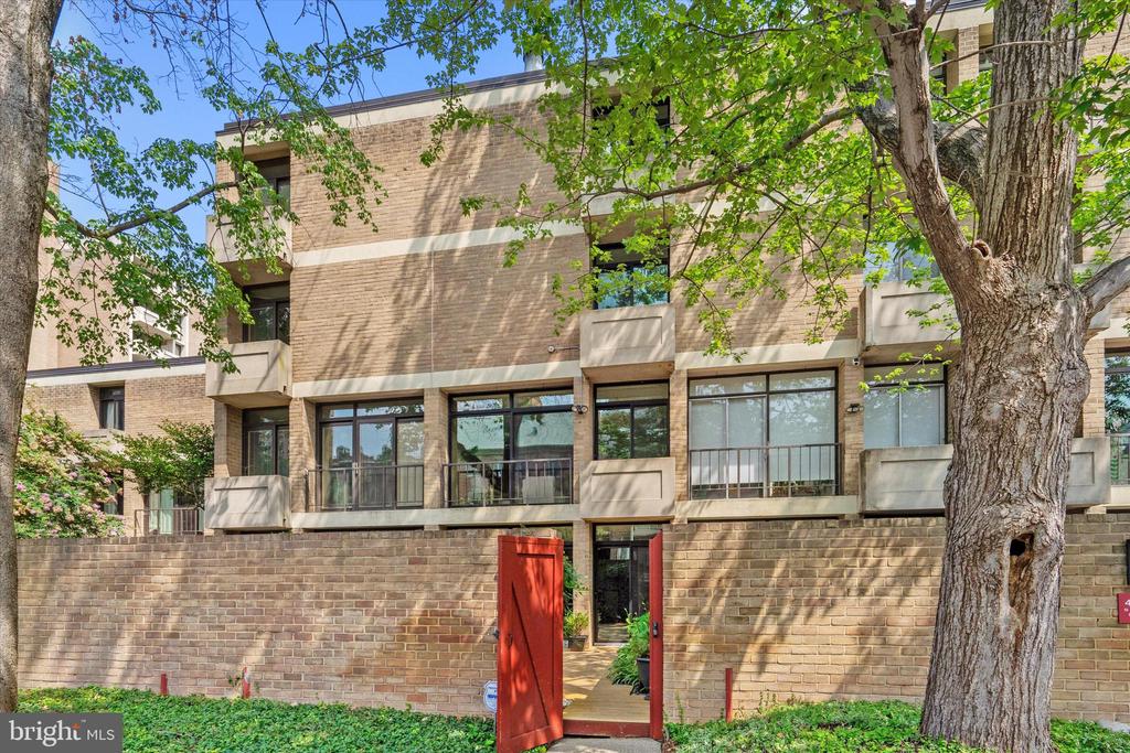 407 N STREET SW 4