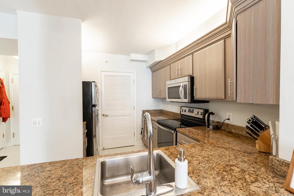 616 E STREET NW 420