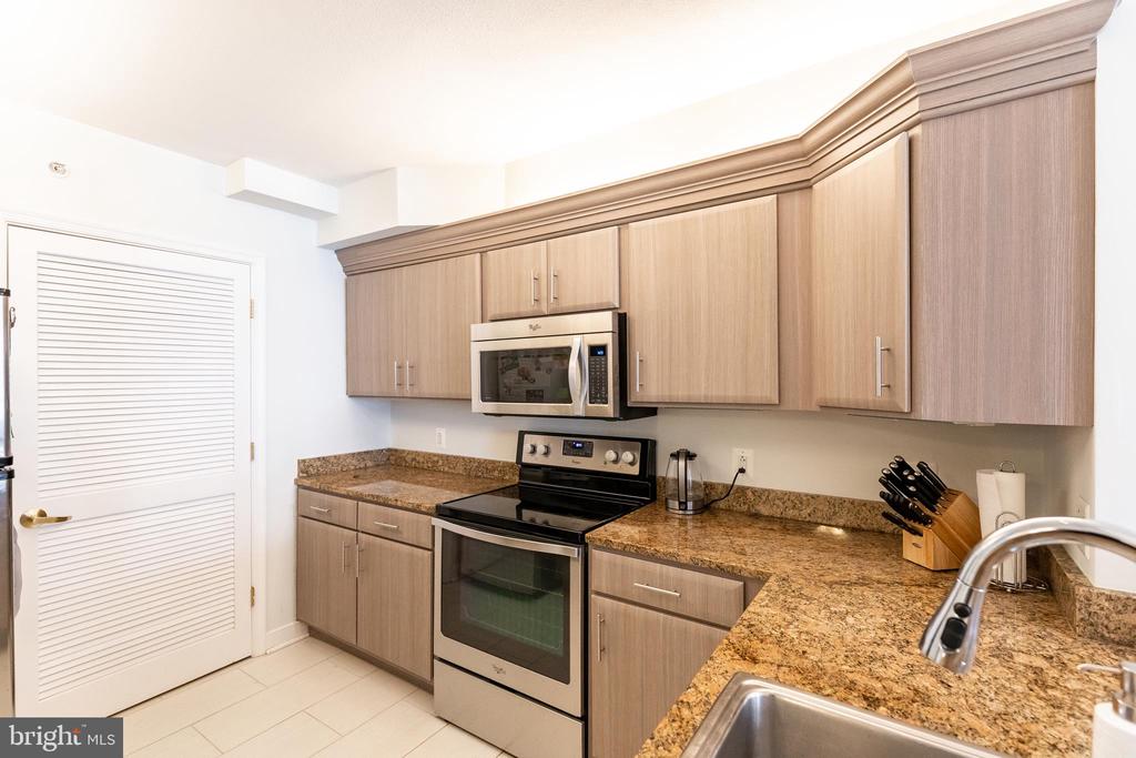 616 E STREET NW 420