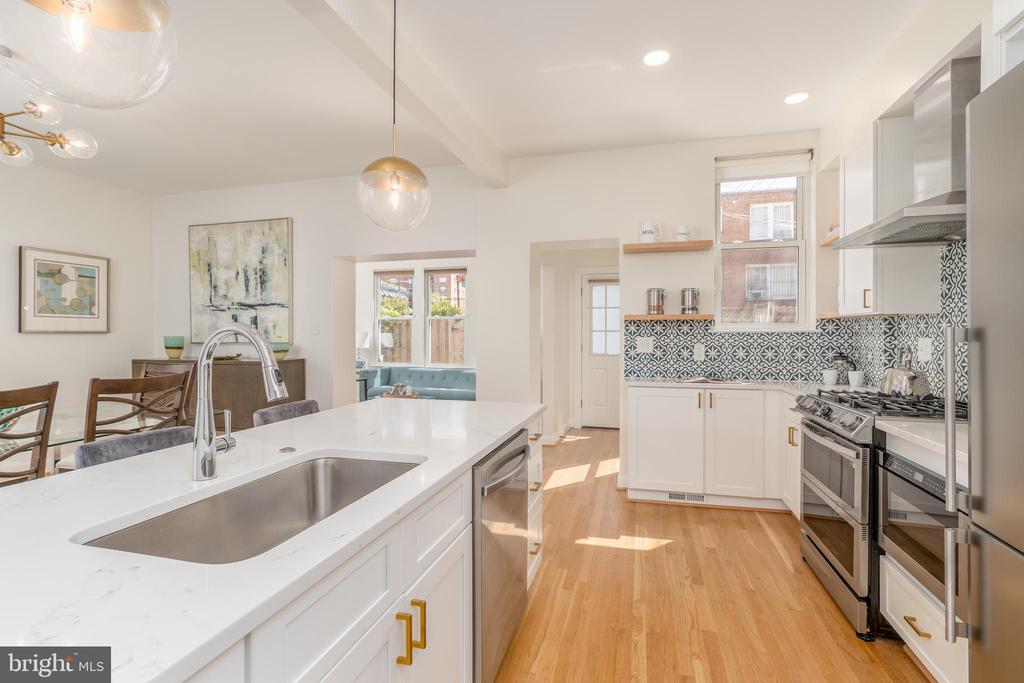 3249 38TH STREET NW
