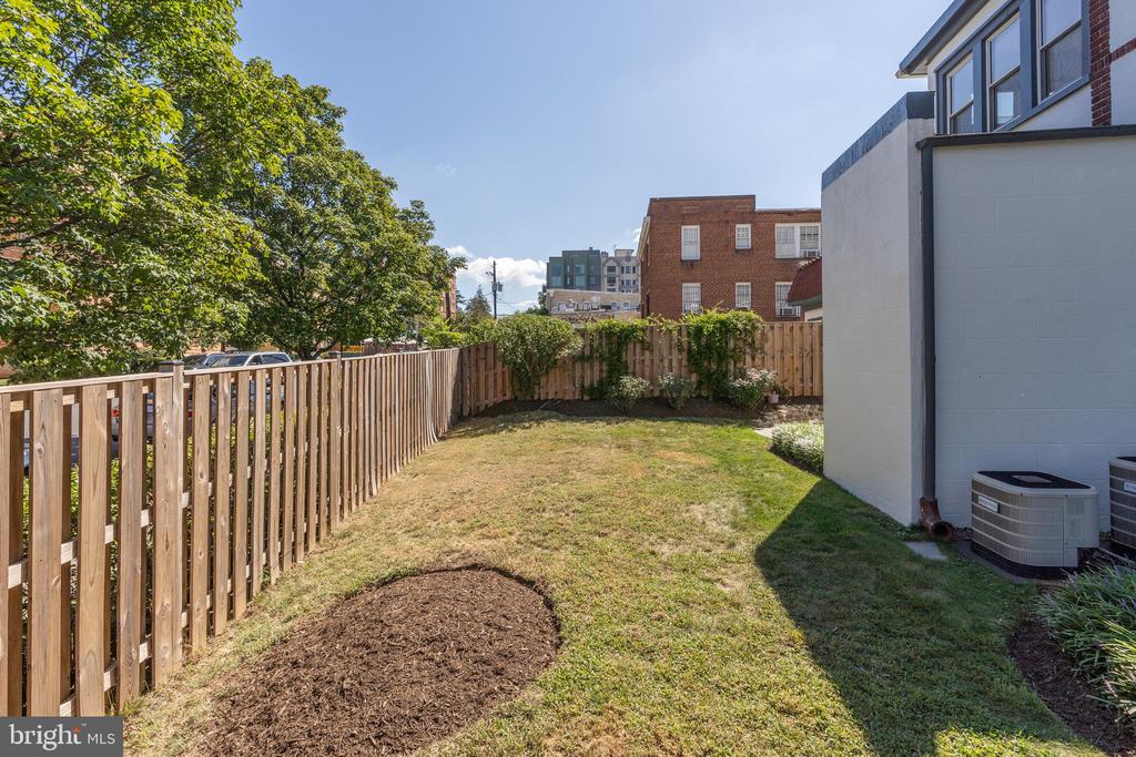 3249 38TH STREET NW