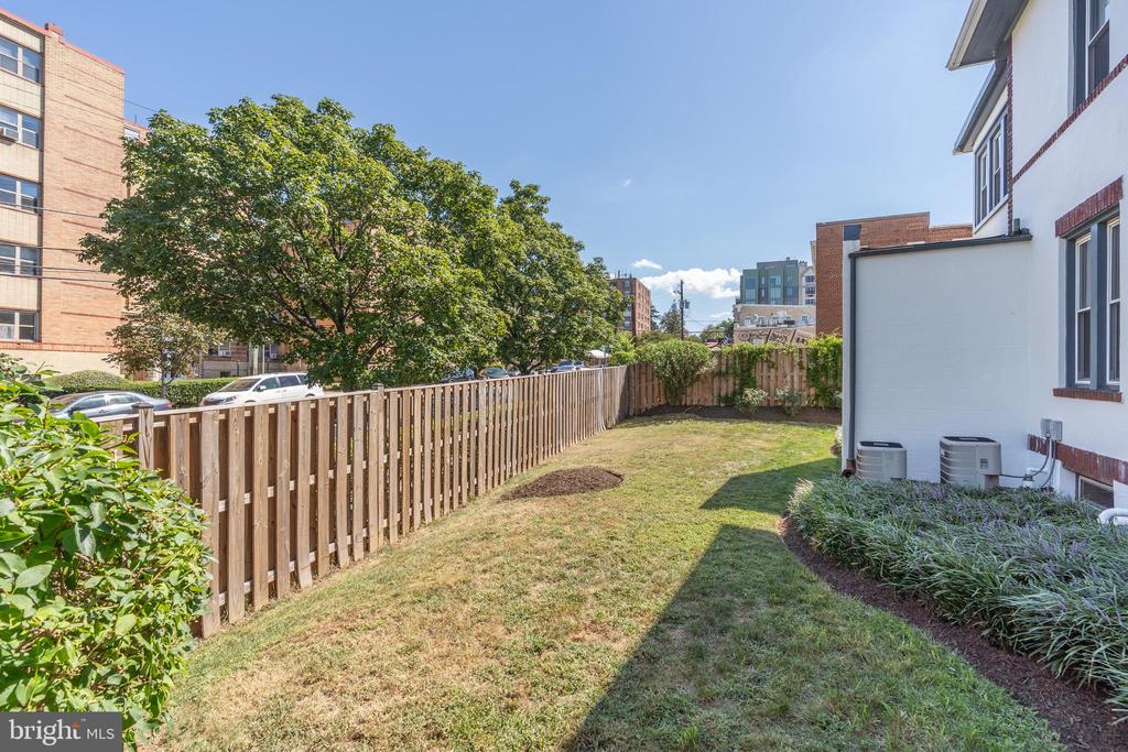 3249 38TH STREET NW