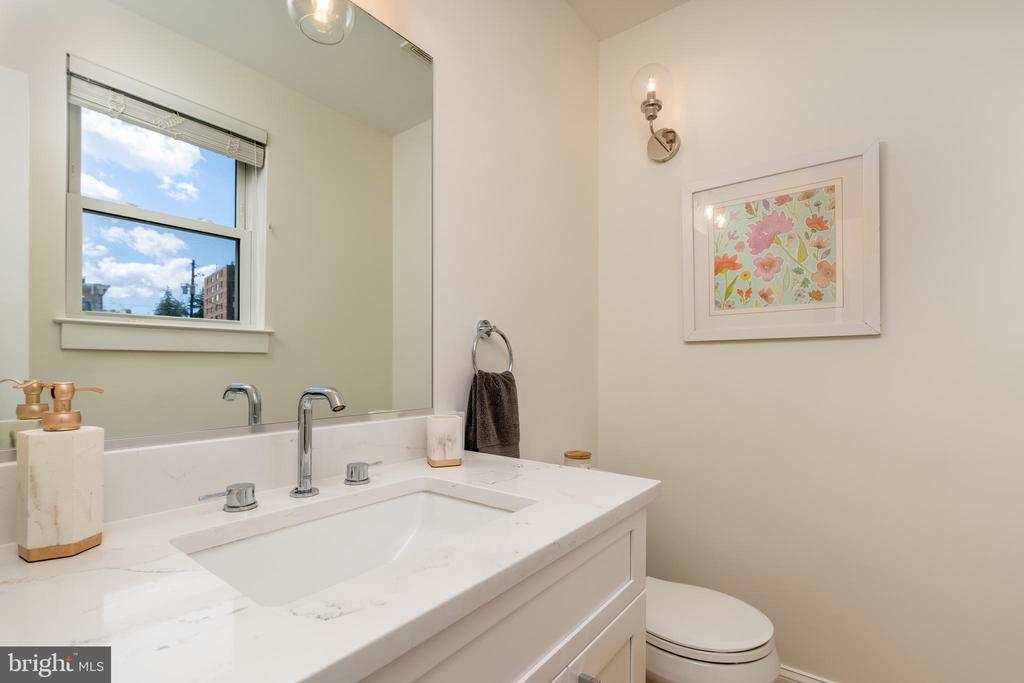 3249 38TH STREET NW
