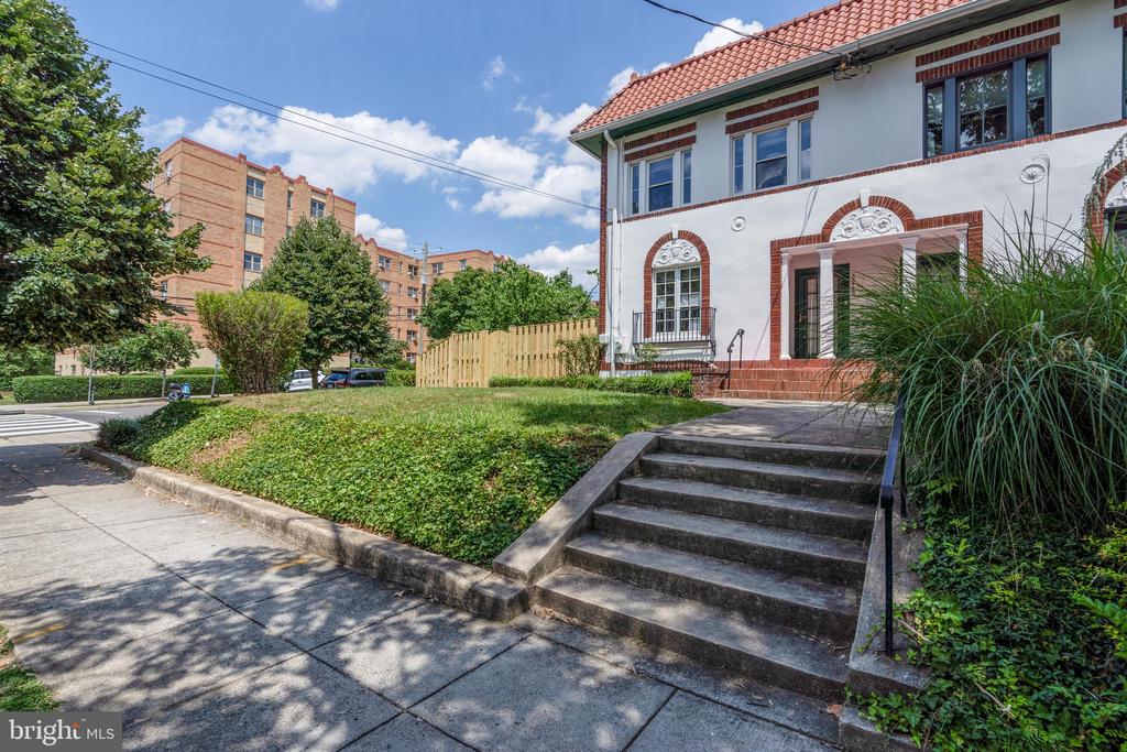 3249 38TH STREET NW